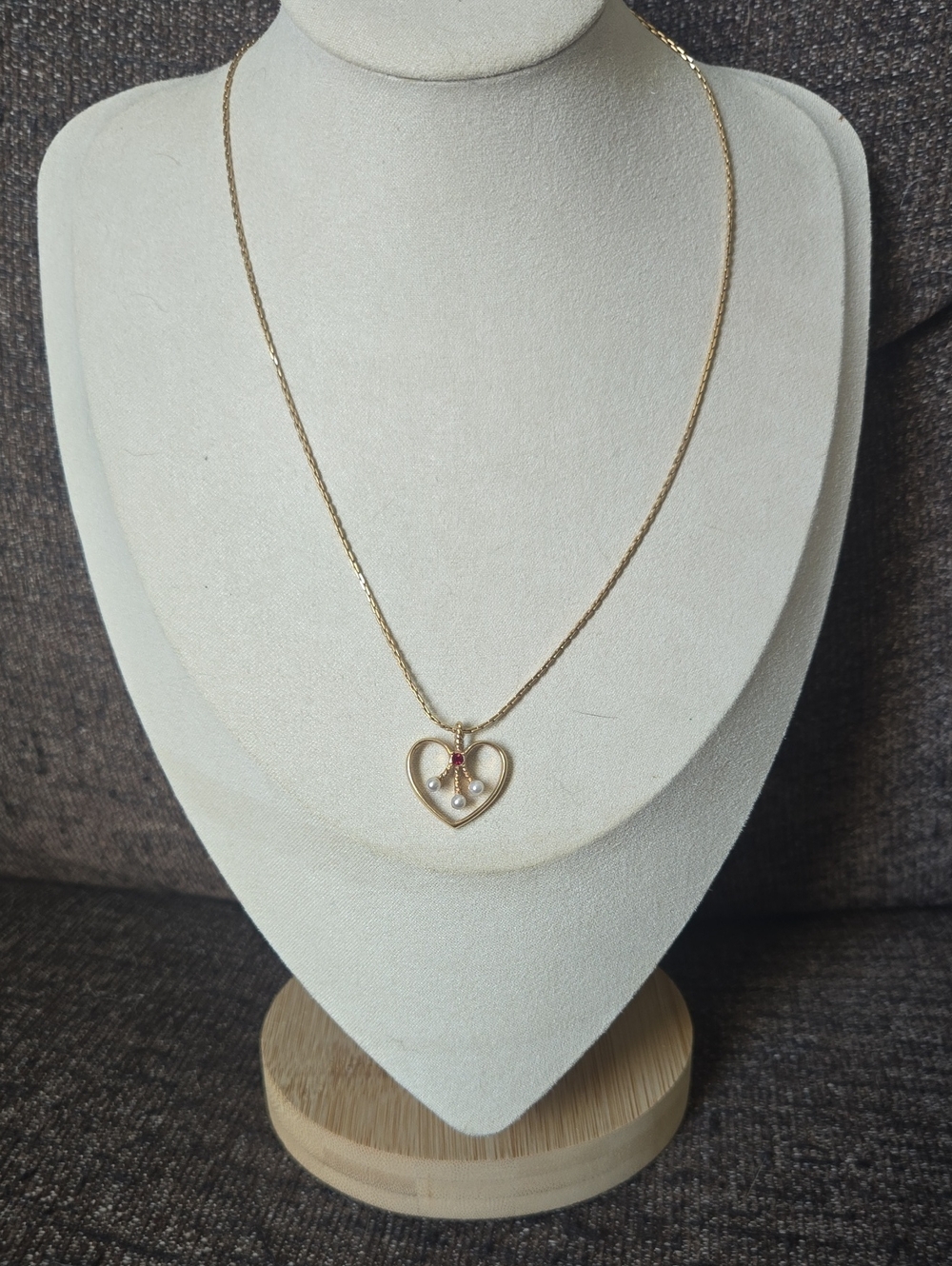 Vintage Avon Gold Tone Heart Pendant With Faux Pearls And Red Gem Necklace